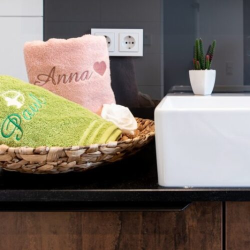 Handtuch mit Motiv bestickt