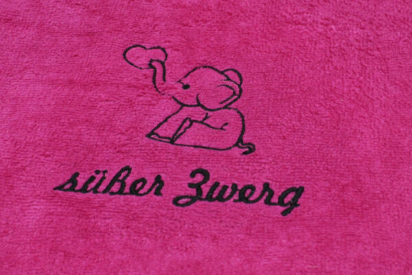 Süsser Zwerg_Handtuch bestickt_pink